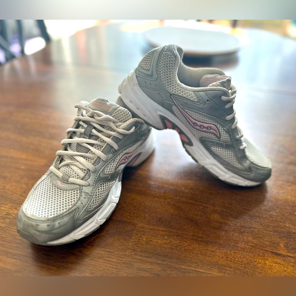 Saucony Cohesion NX Running Shoe Woman’s size 9